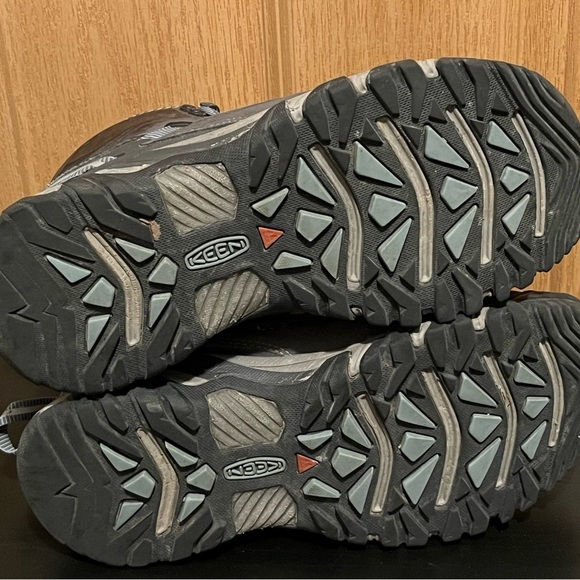 Keen Women's Targhee III Waterproof Boot Magnet/Atlantic Blue - Picture 10 of 15